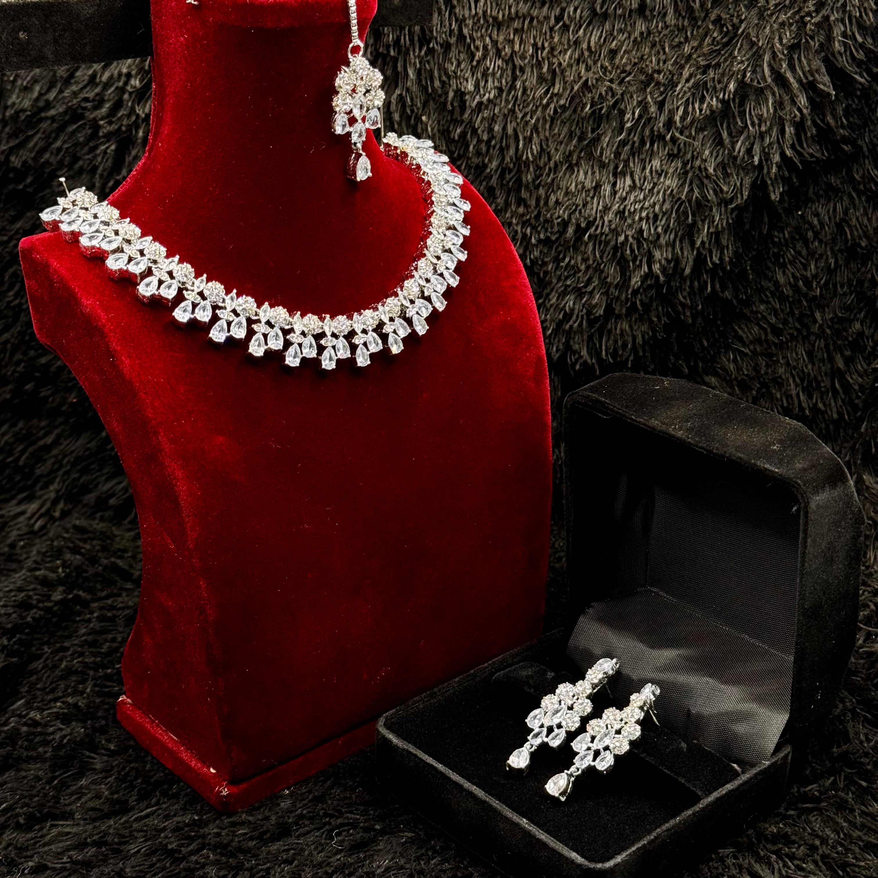 Elegant Zircon Style Jewelry Set