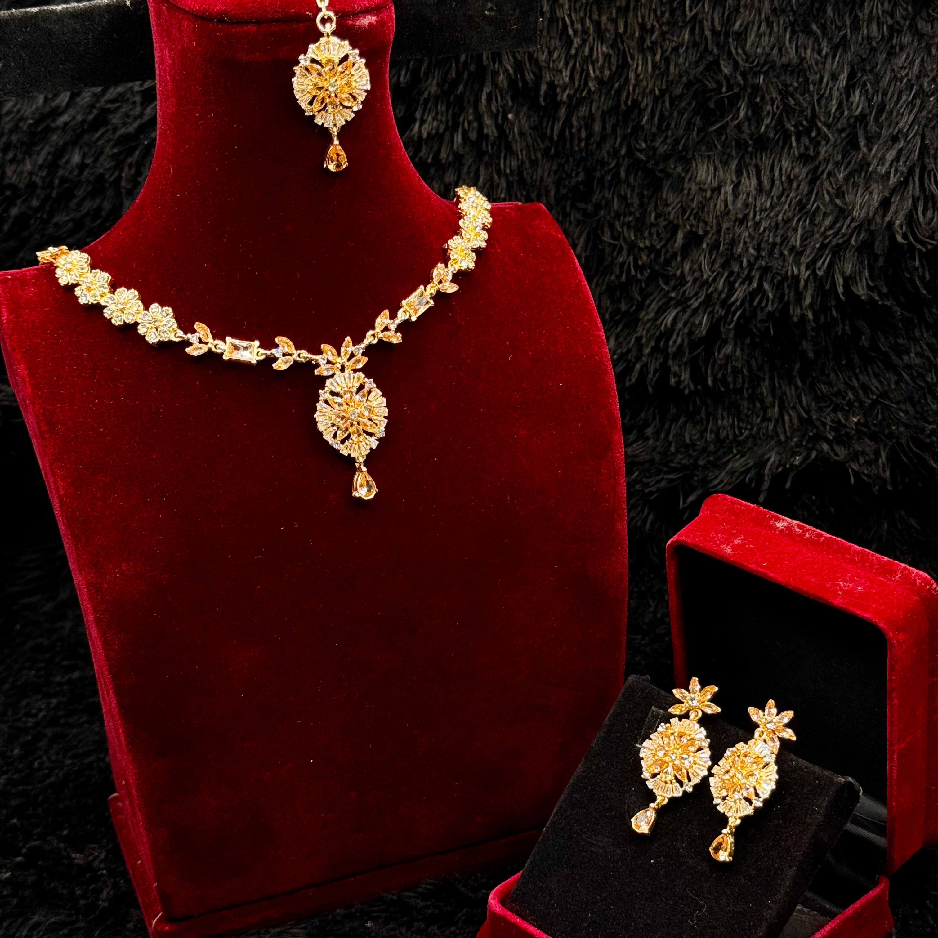 Elegant Indian Style Jewelry Set