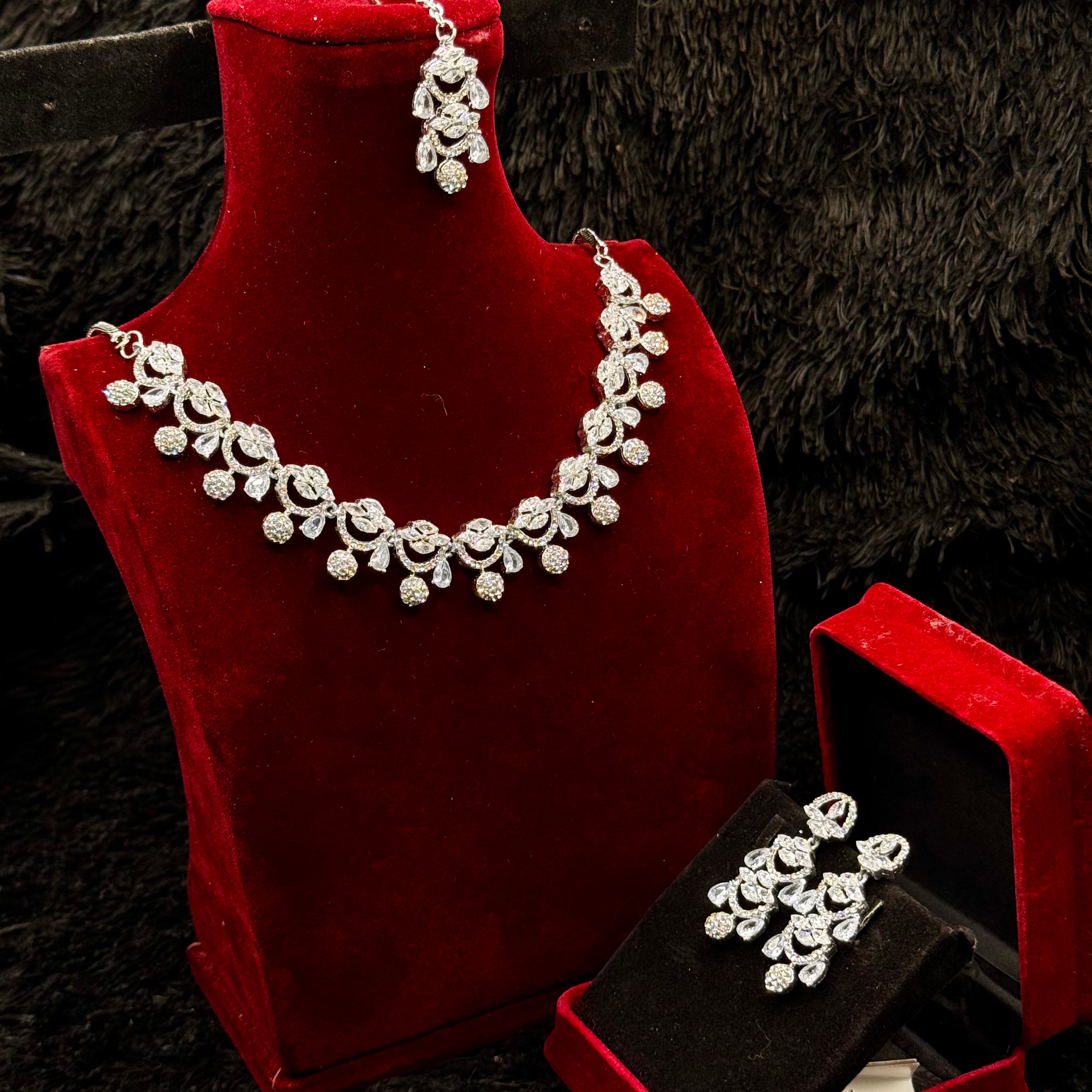 Regal Indian Style Jewelry Set