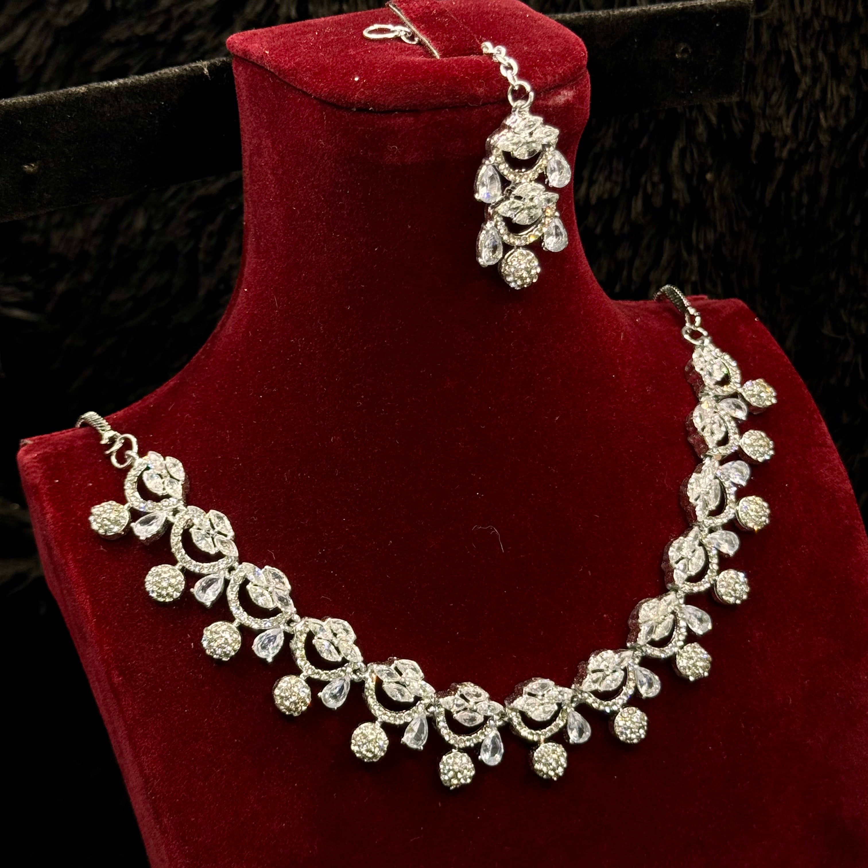 Regal Indian Style Jewelry Set