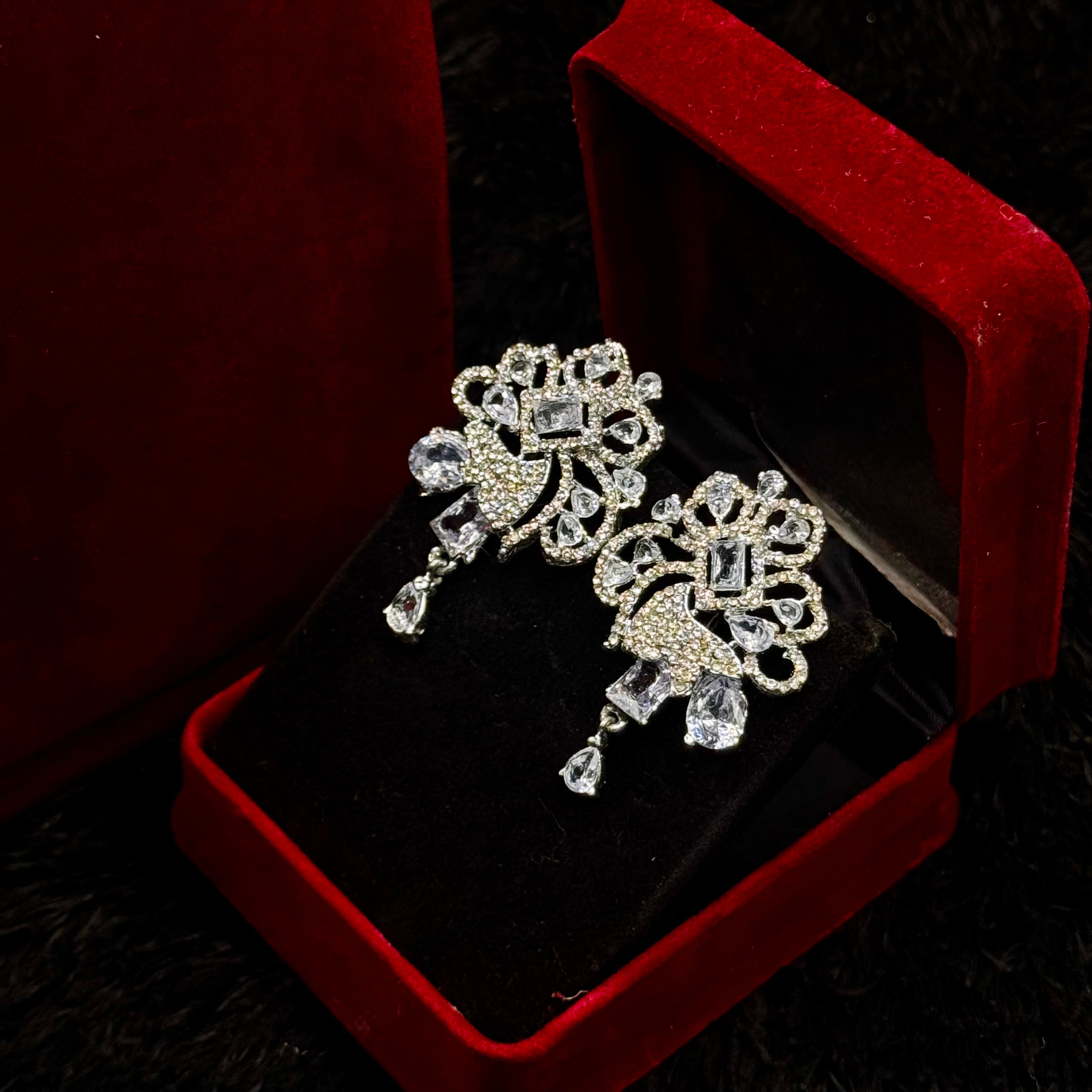 Elegant Silver Necklace Set