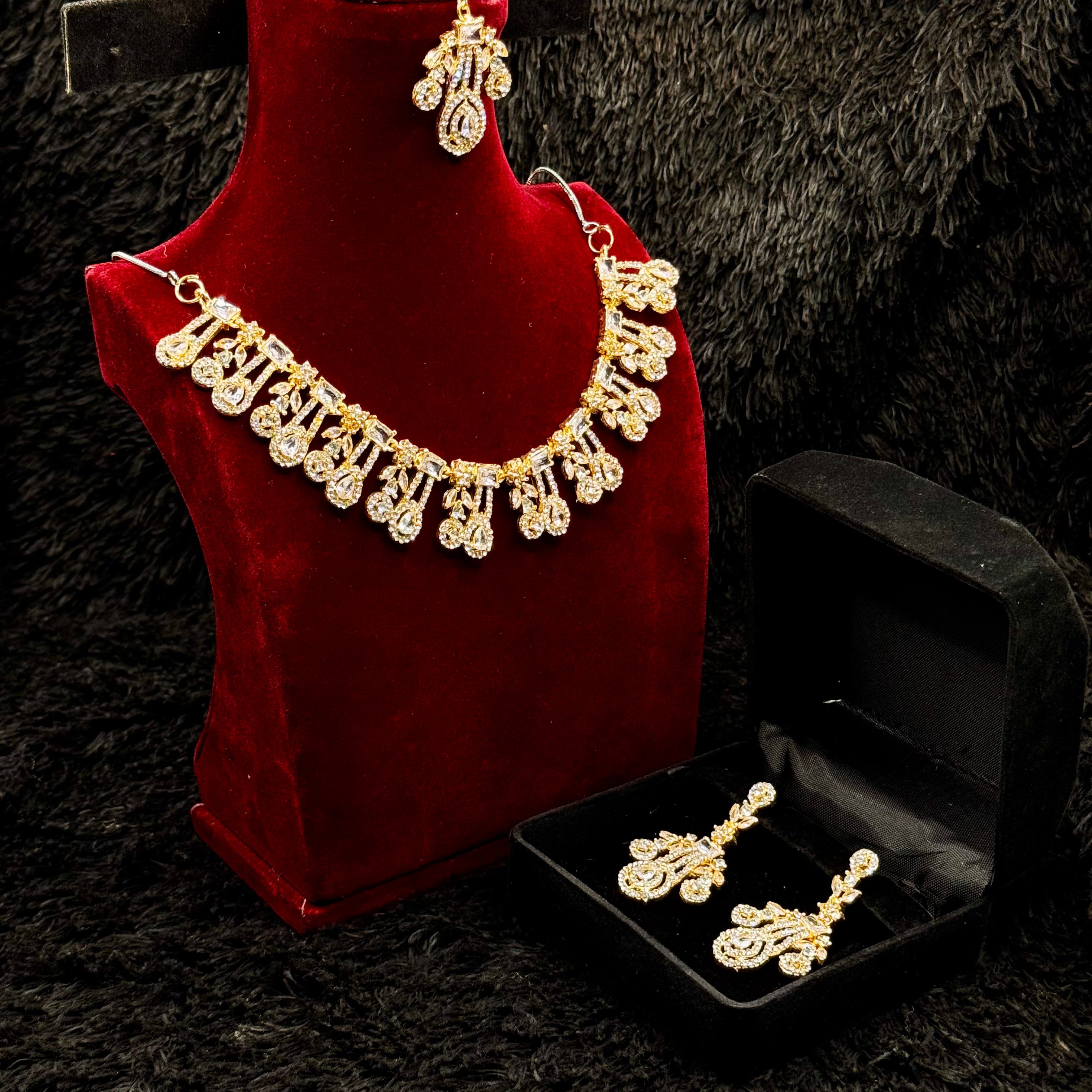 Elegant Golden Necklace Cubic Set