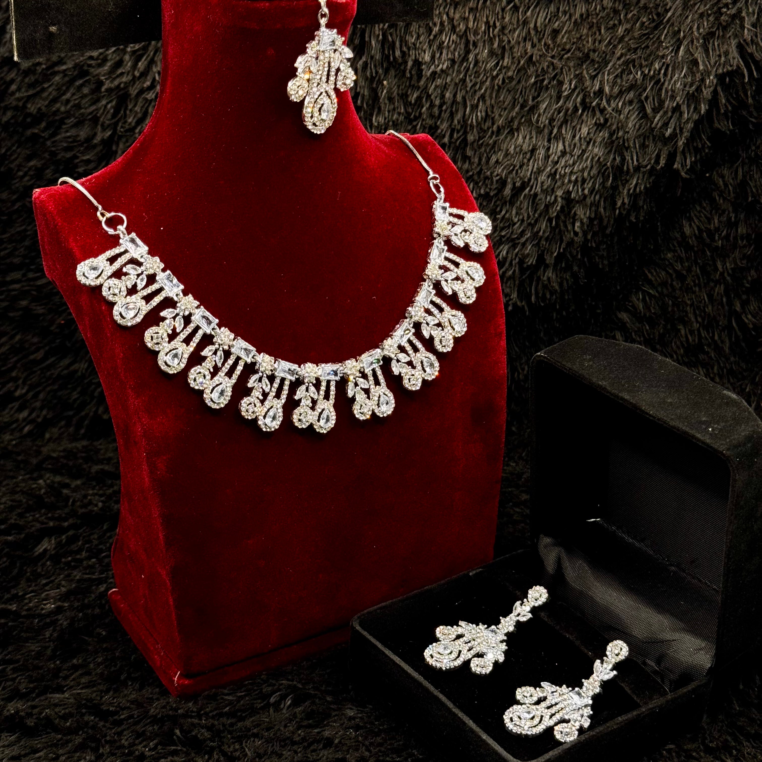Elegant Silver Necklace Cubic Set