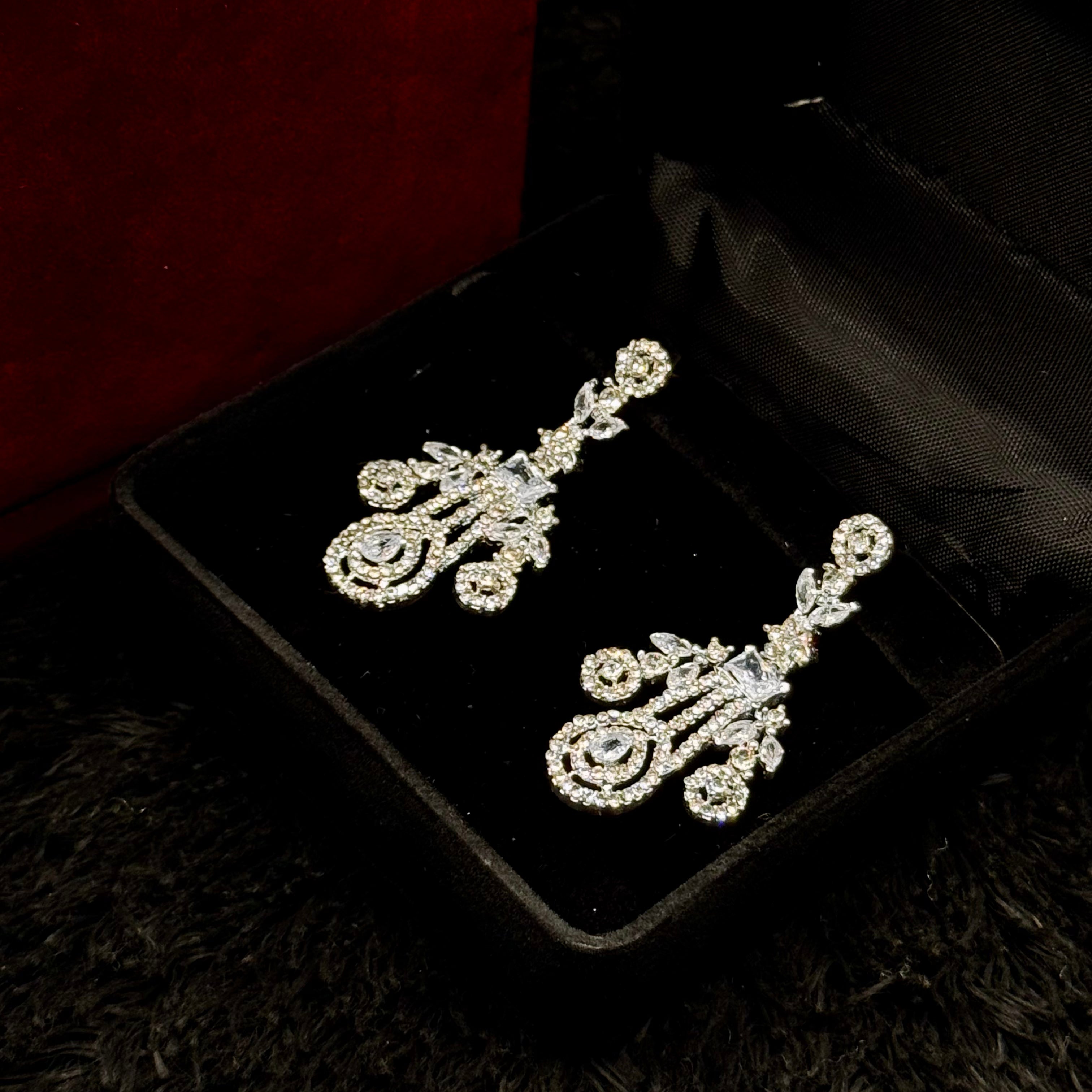 Elegant Silver Necklace Cubic Set