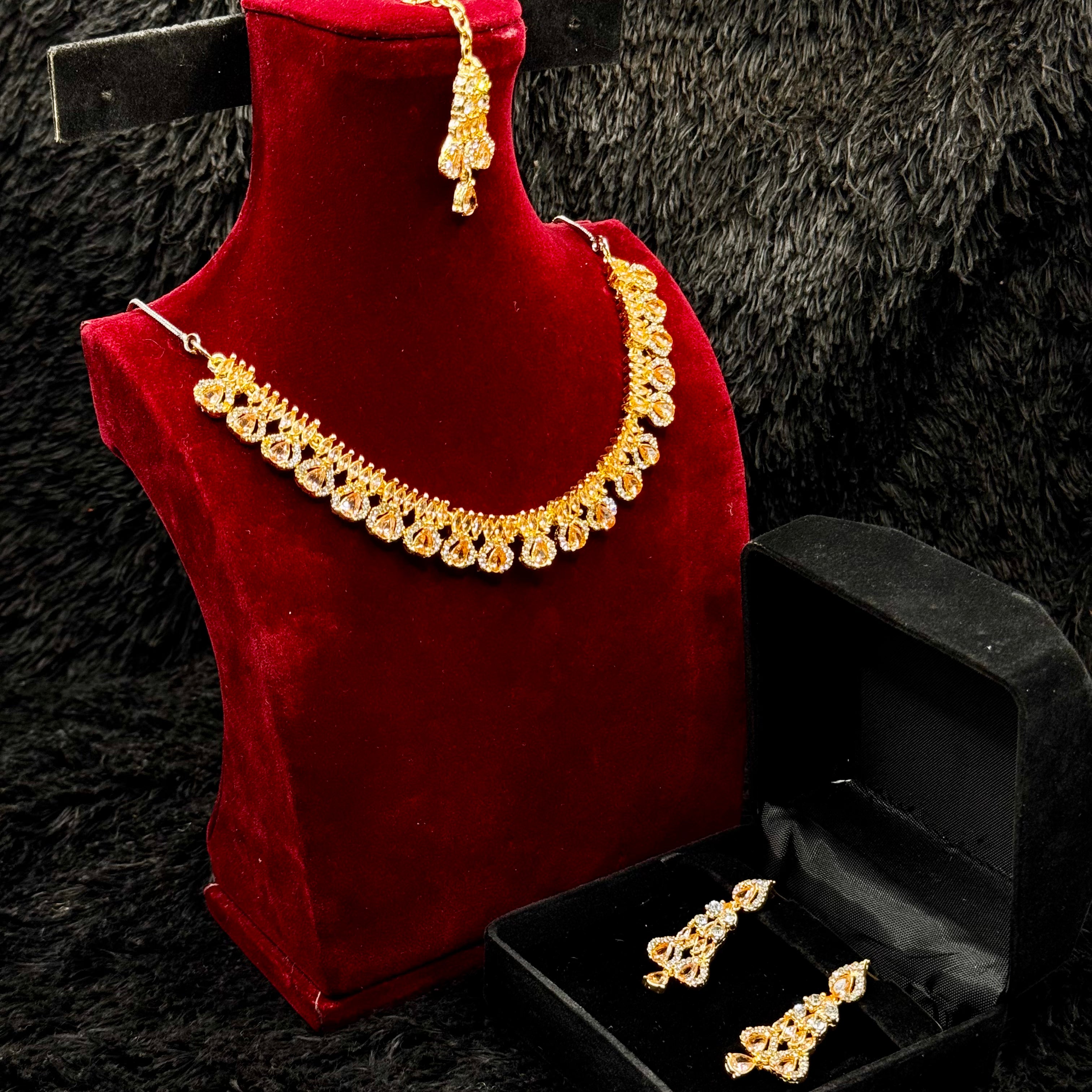 Elegant Indian Necklace Set