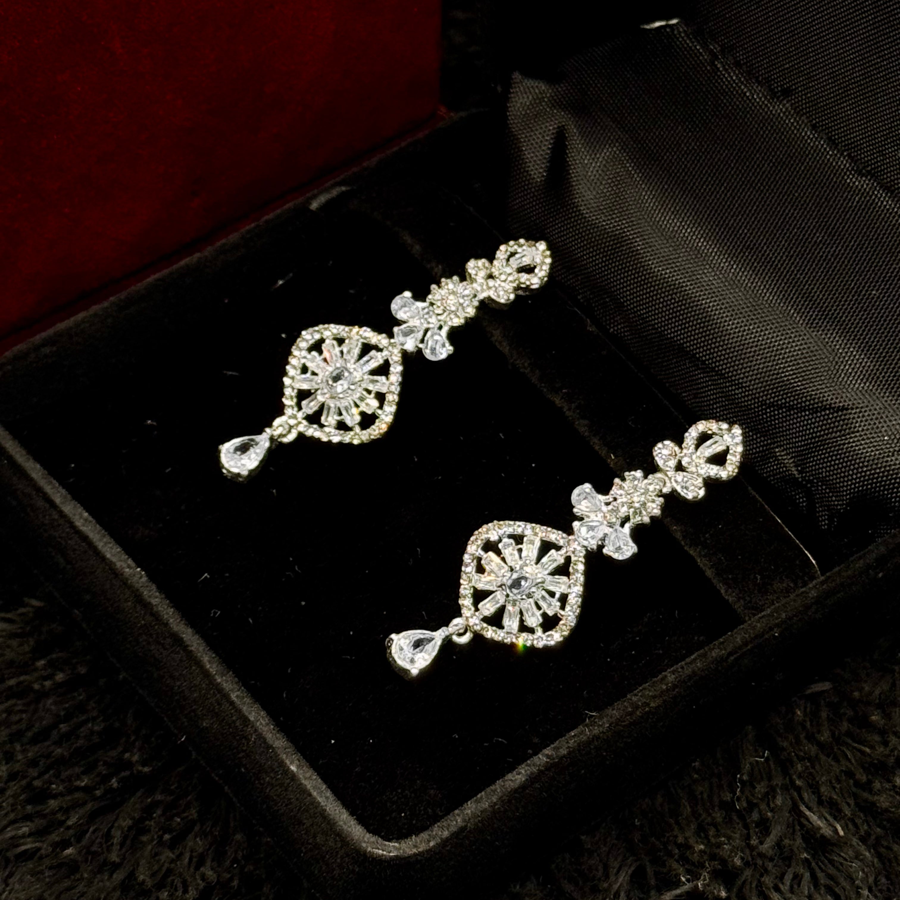 Elegant Silver Necklace Set