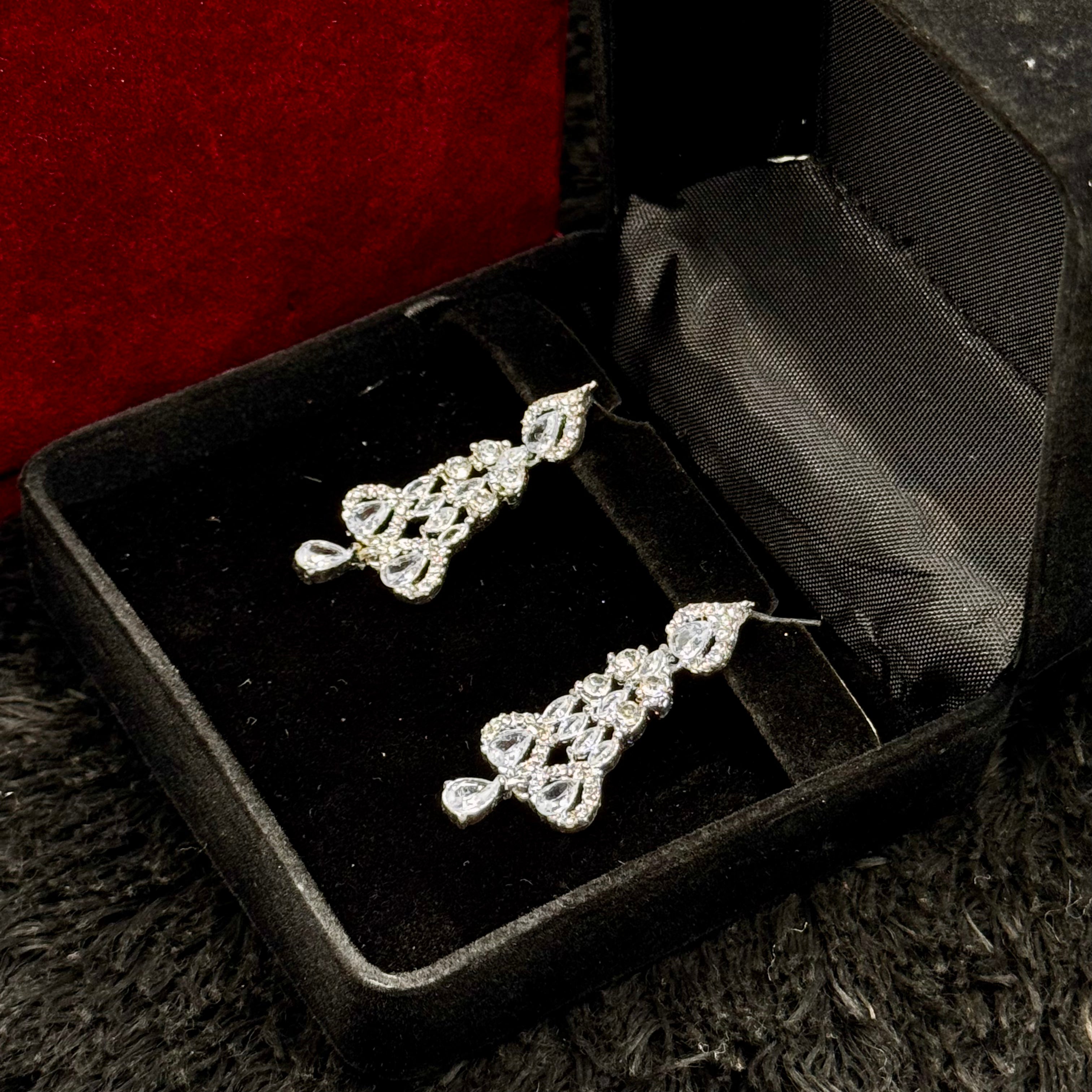 Elegant Silver Necklace Set