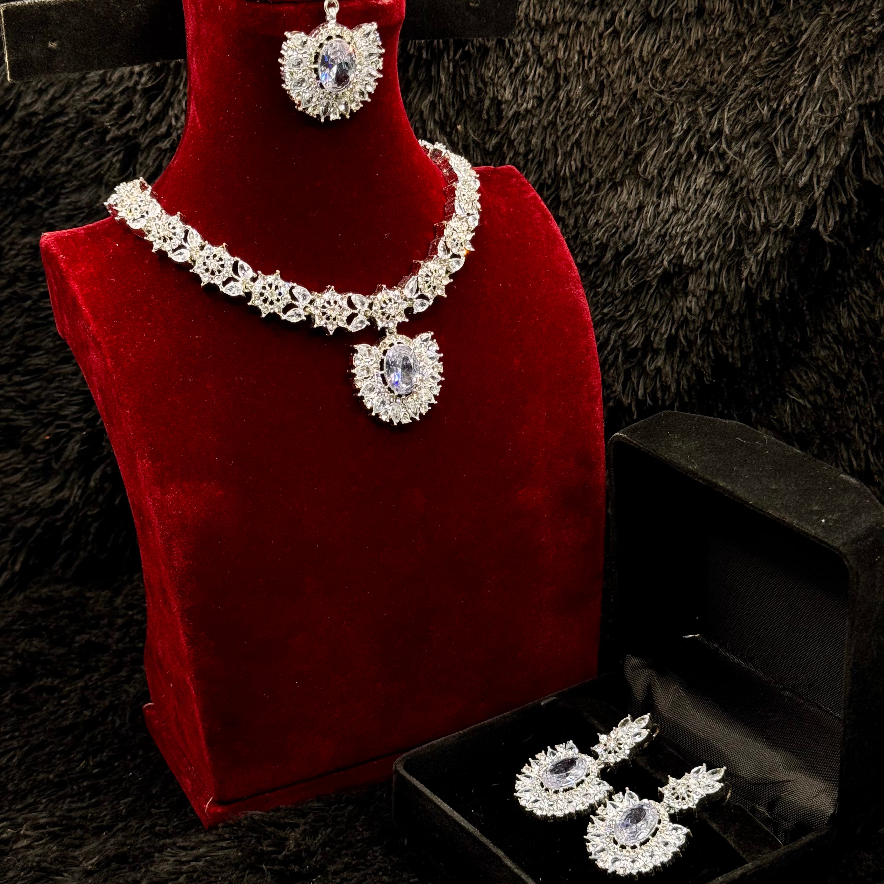 Elegant Silver Fancy Set