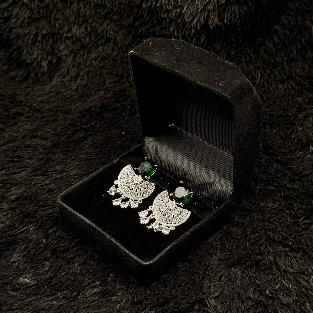Elegant Indian Style Earrings (green)