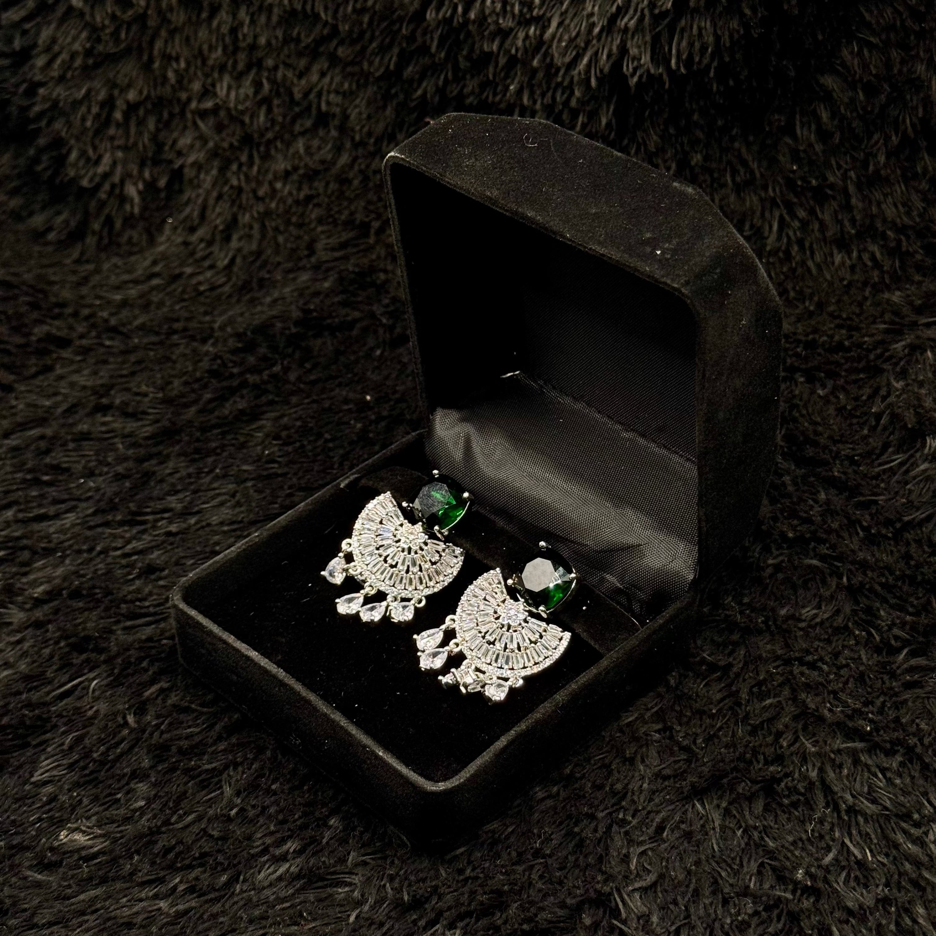 Elegant Indian Style Earrings (green)