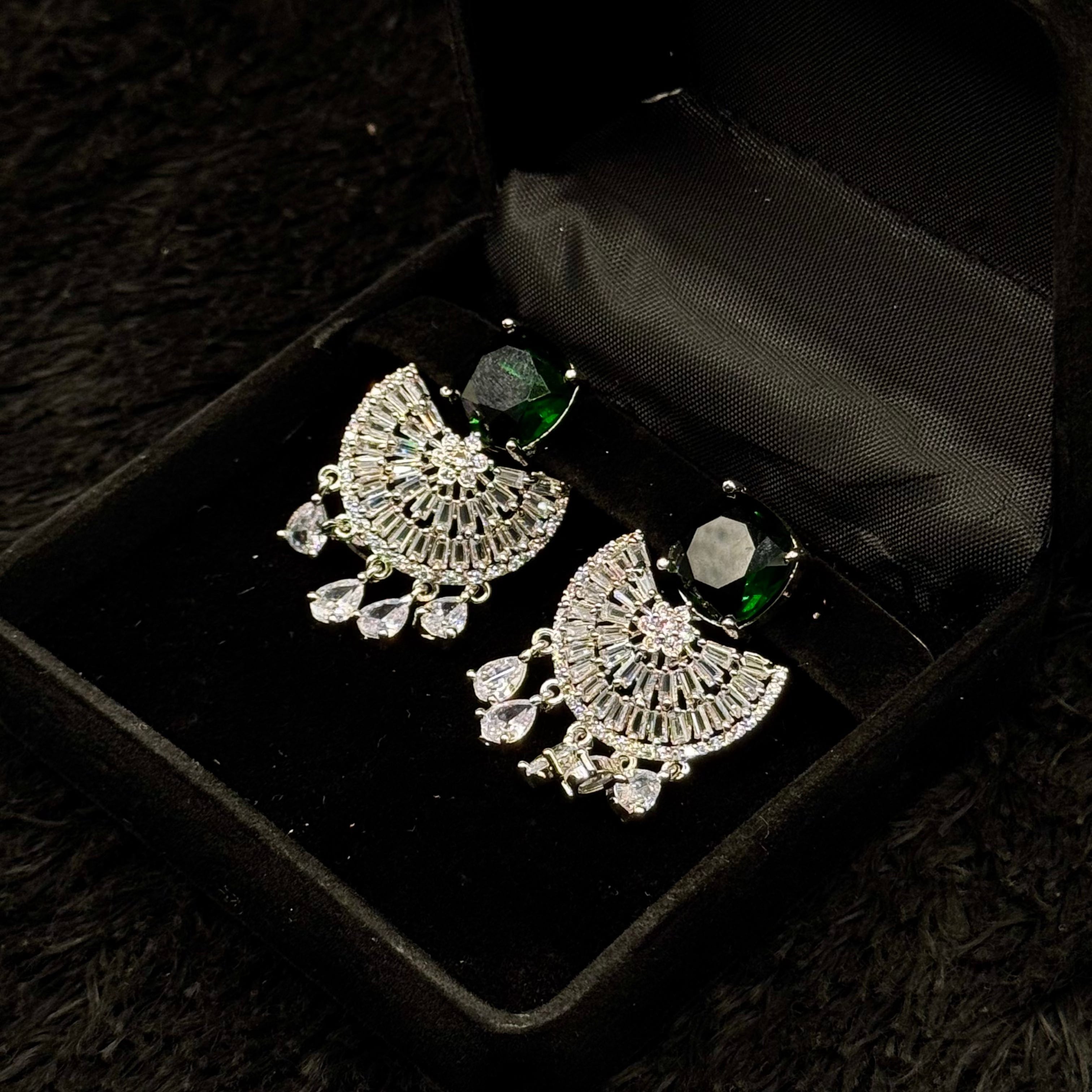 Elegant Indian Style Earrings (green)