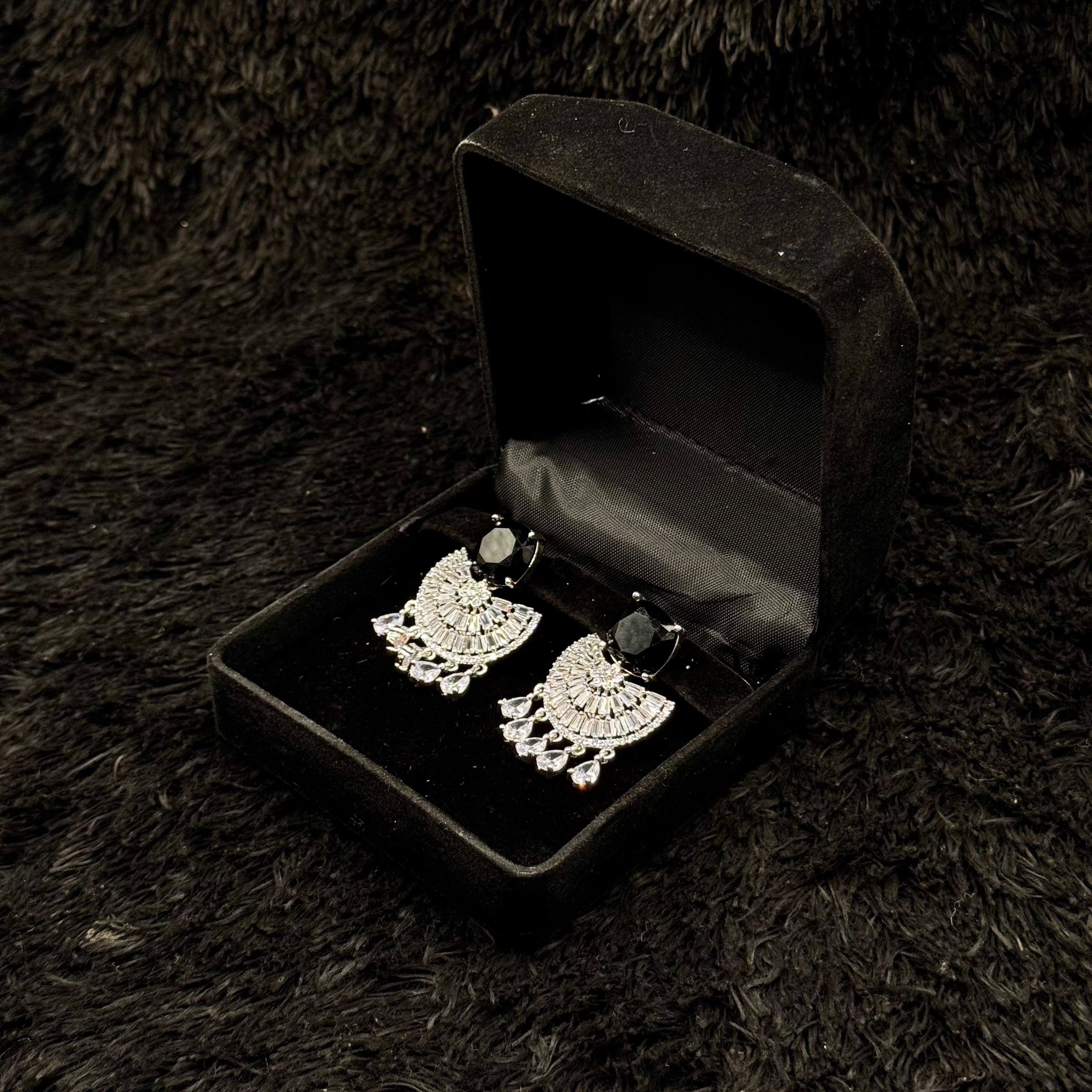Elegant Indian Style Earrings (black)